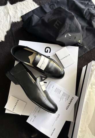 https://www.vipluxury.sk/Givenchy label loafers, slides, nová kolekcia