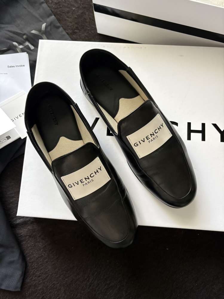 Givenchy label loafers, slides, nová kolekcia
