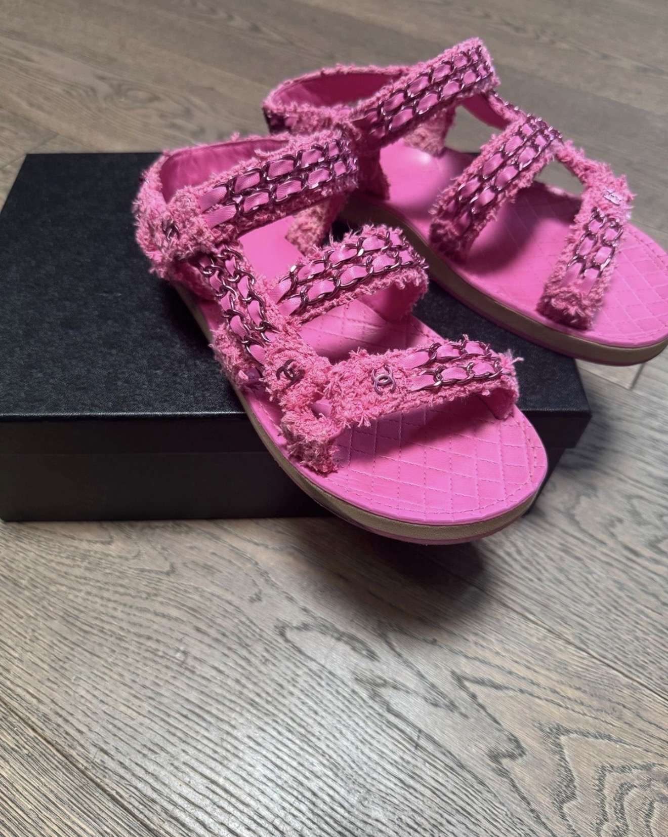 Chanel sandalky