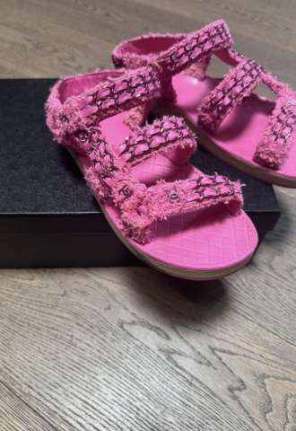 https://www.vipluxury.sk/Chanel sandalky