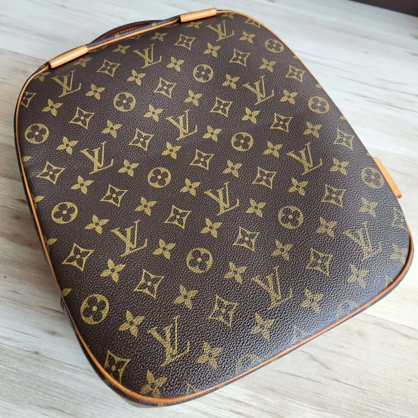 Louis Vuitton Packall