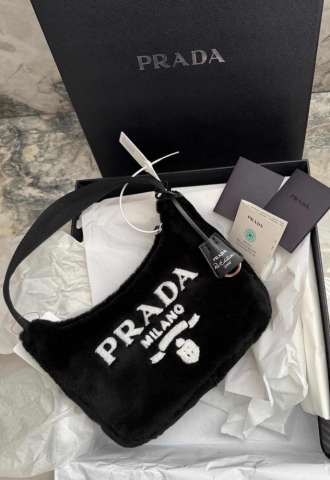 https://www.vipluxury.sk/Prada kabelka