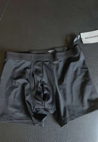 https://www.vipluxury.sk/Balenciaga šortky