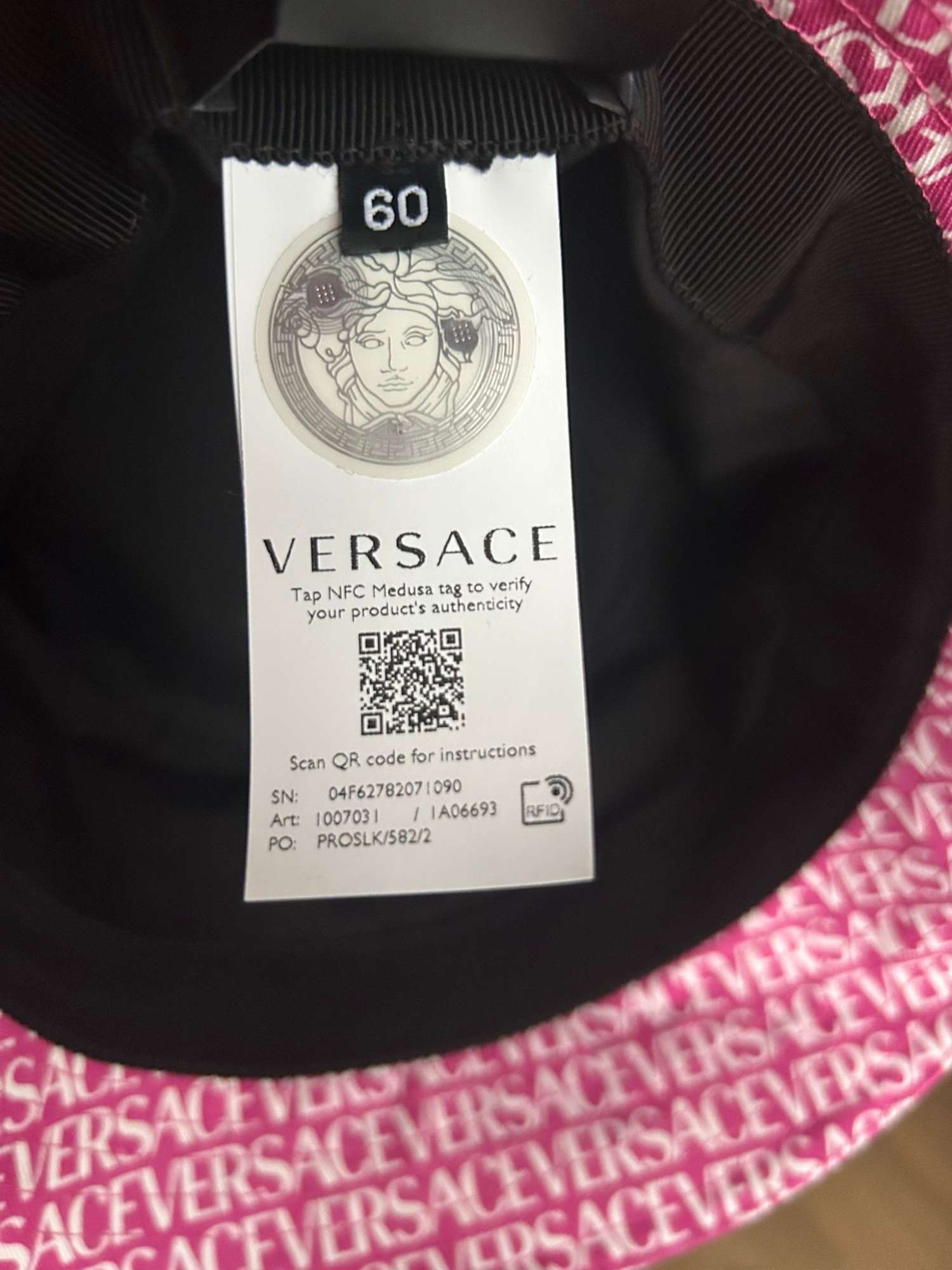 Versace klobúk