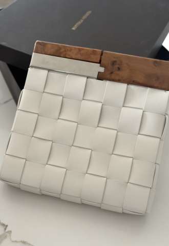 https://www.vipluxury.sk/Bottega Veneta clutch bag