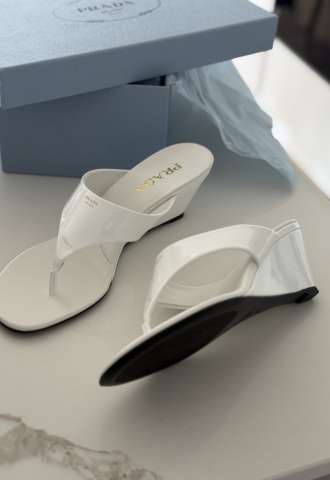 https://www.vipluxury.sk/Prada thong sandals