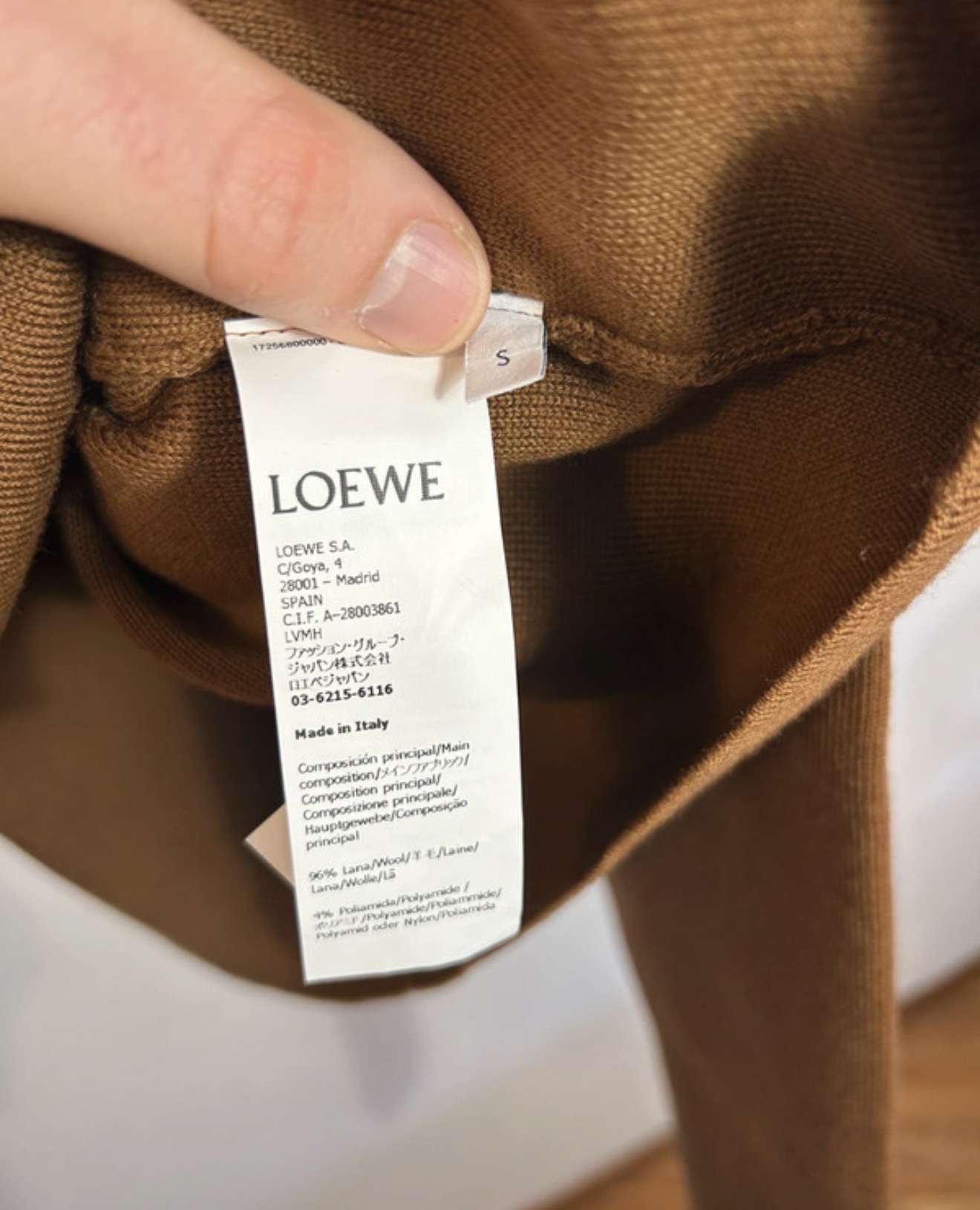 LOEWE svetrik