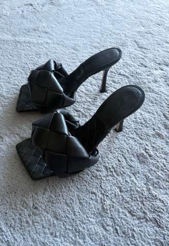 https://www.vipluxury.sk/Bottega Veneta šľapky