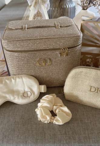 https://www.vipluxury.sk/Dior kozmetická taška