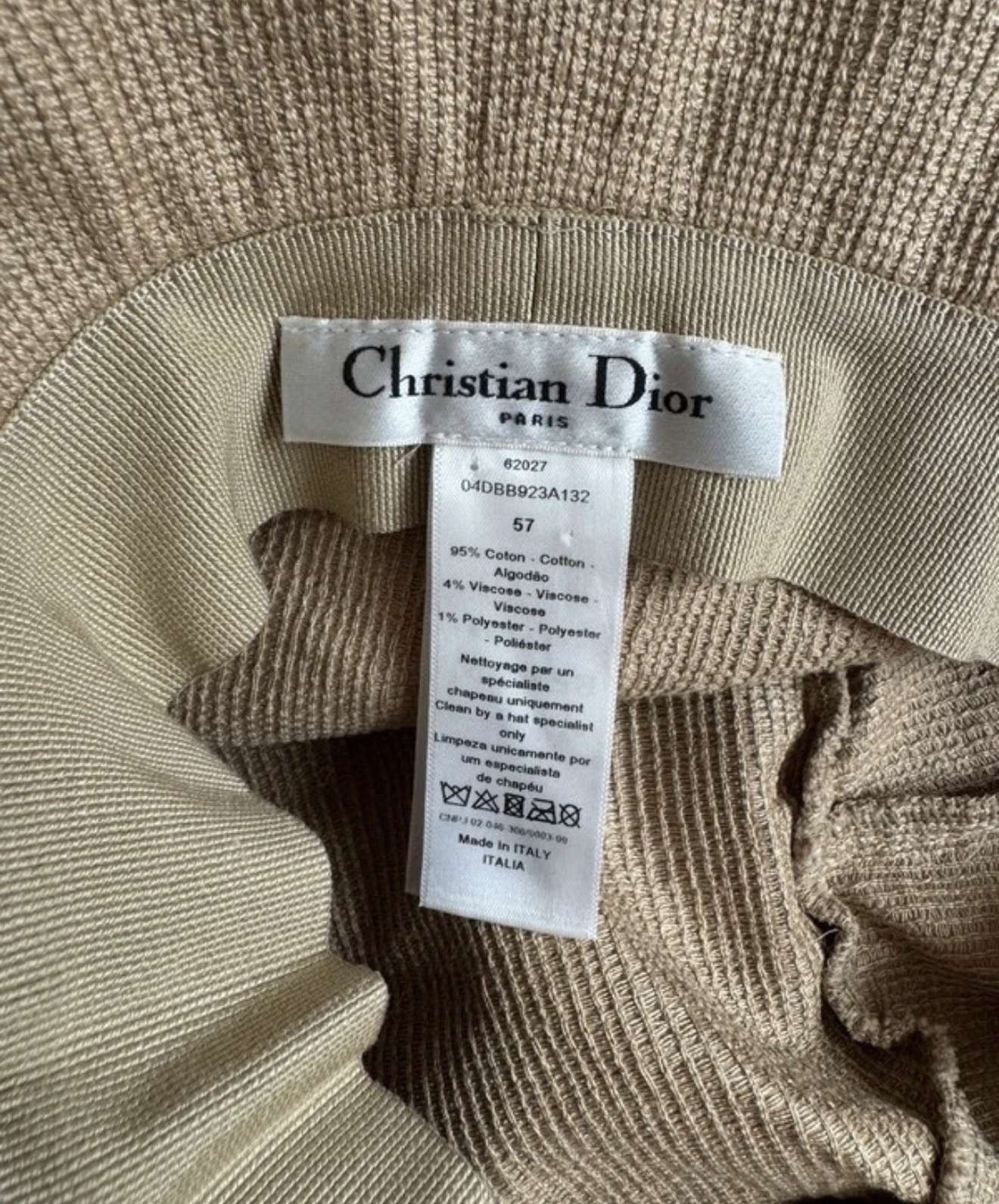 Dior klobúk