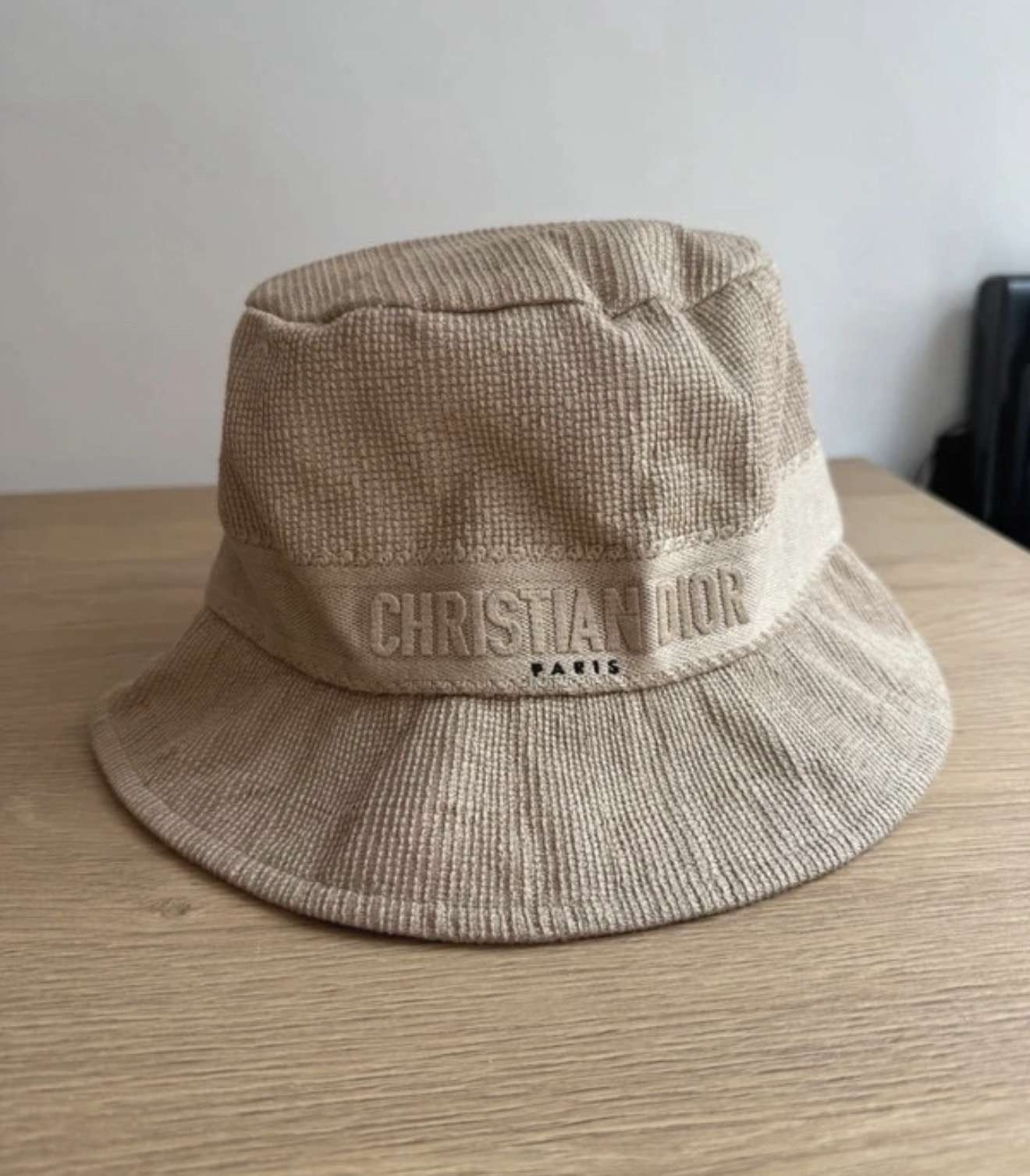 Dior klobúk