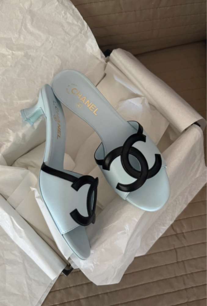 Chanel sandalky