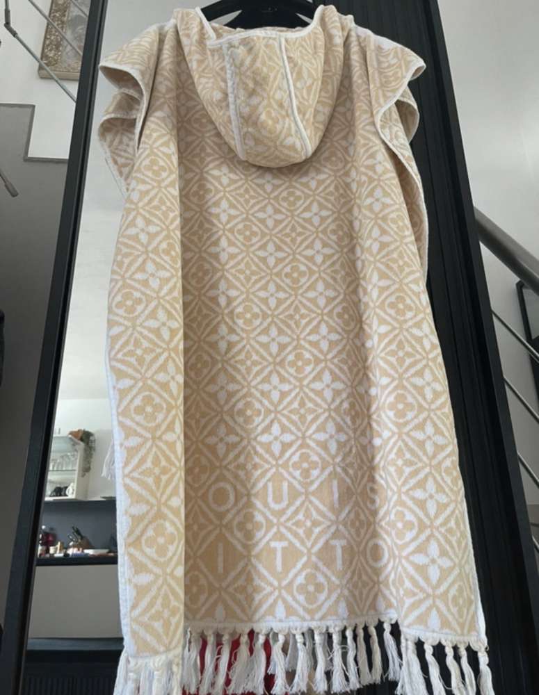 Louis Vuitton pončo