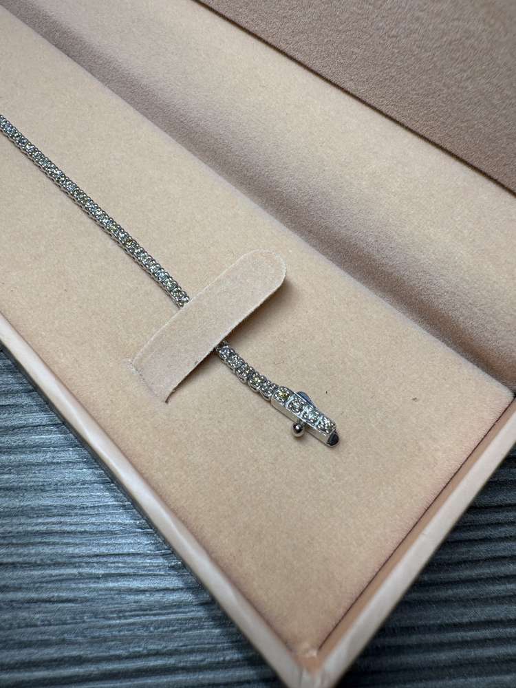 Luxusný diamantový náramok z bieleho zlata 14K