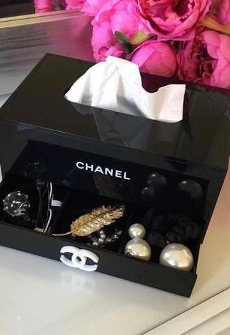 https://www.vipluxury.sk/CHANEL BOX NA SERVÍTKY A ŠPERKOVNICA