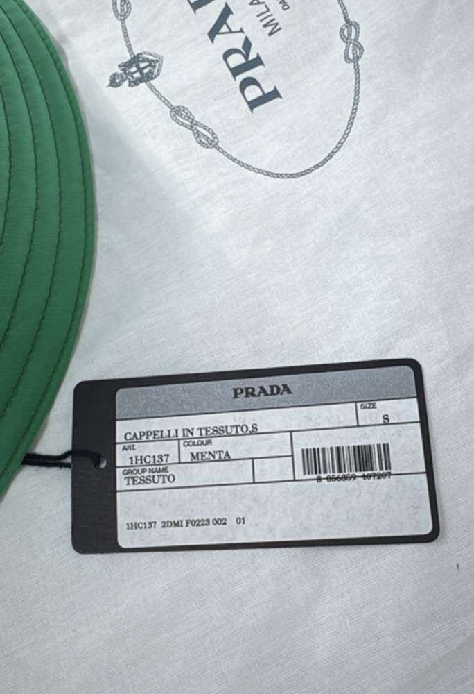 Prada klobúk