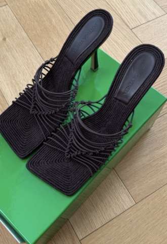 https://www.vipluxury.sk/Bottega Veneta sandále