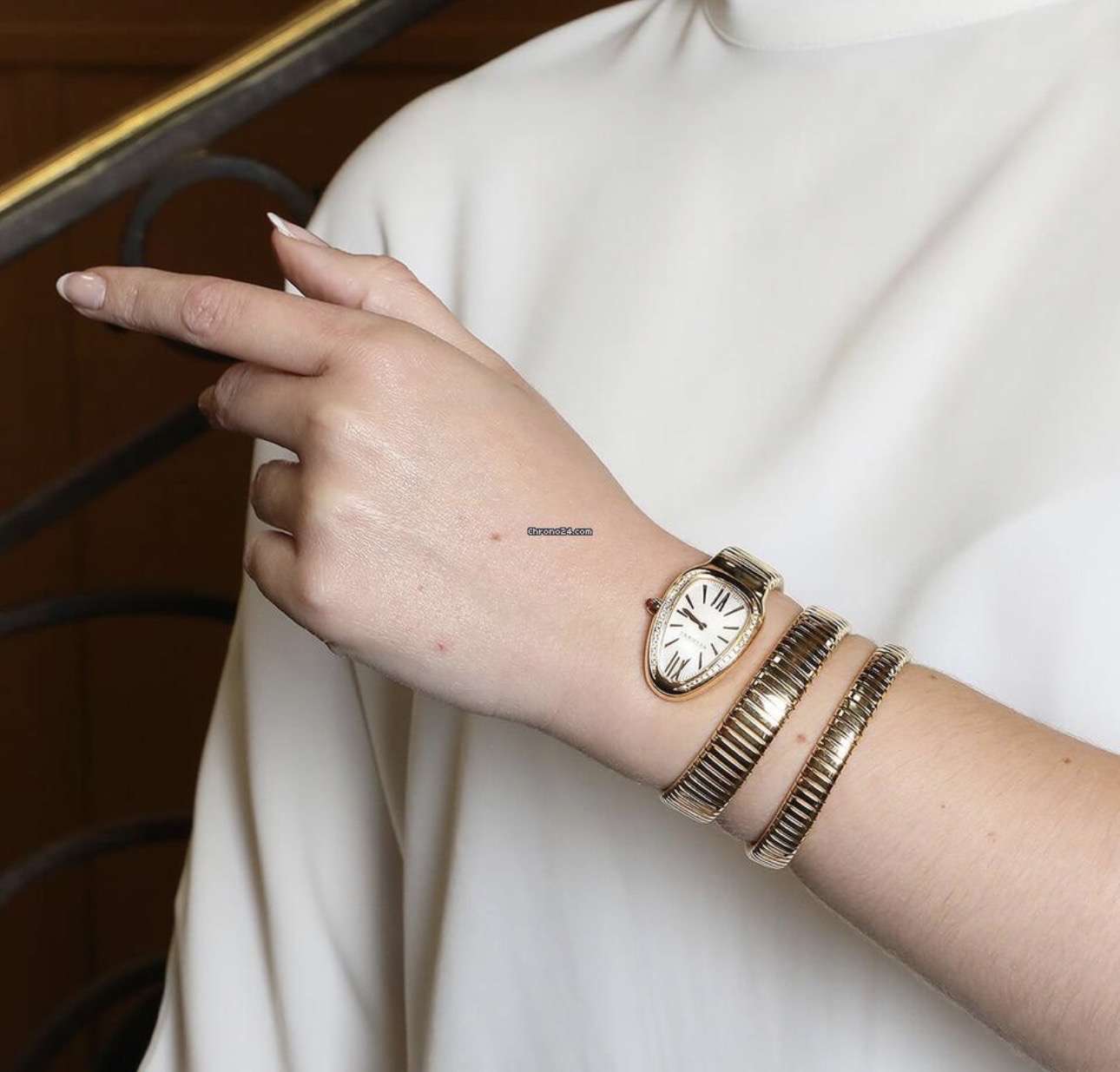 Hodinky Bvlgari serpentin