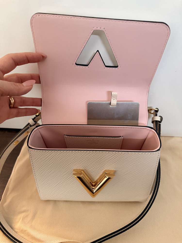 Louis Vuitton TWIST PM EPI QUAR