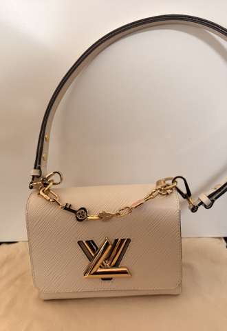 https://www.vipluxury.sk/Louis Vuitton TWIST PM EPI QUAR
