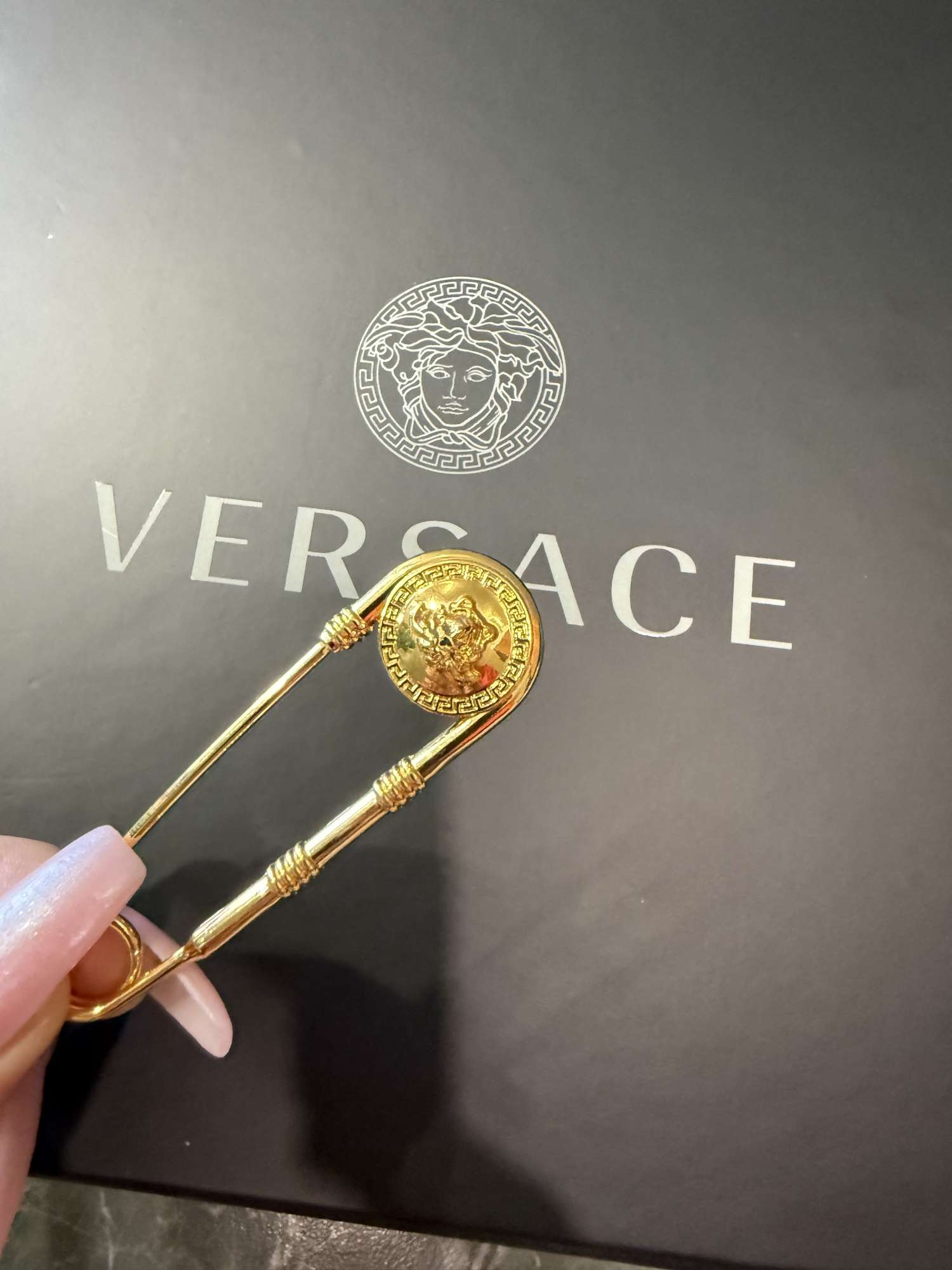 Versace brosna