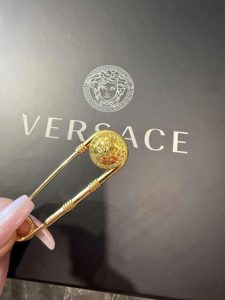 Versace brosna