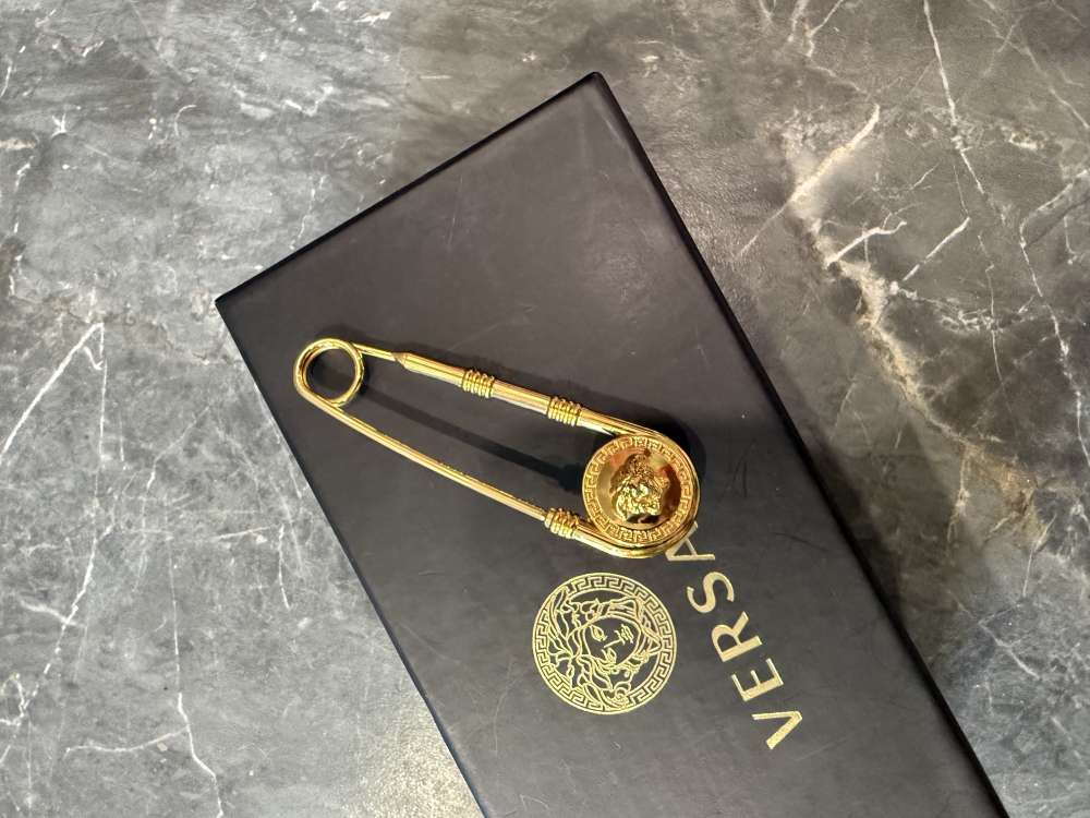 Versace brosna