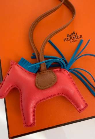 https://www.vipluxury.sk/Hermès Milo GriGri Rodeo Bag Charm TPM