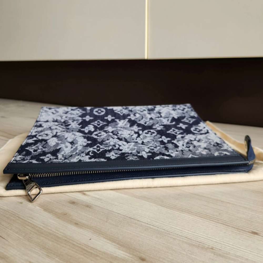 Louis Vuitton Pochette Voyage