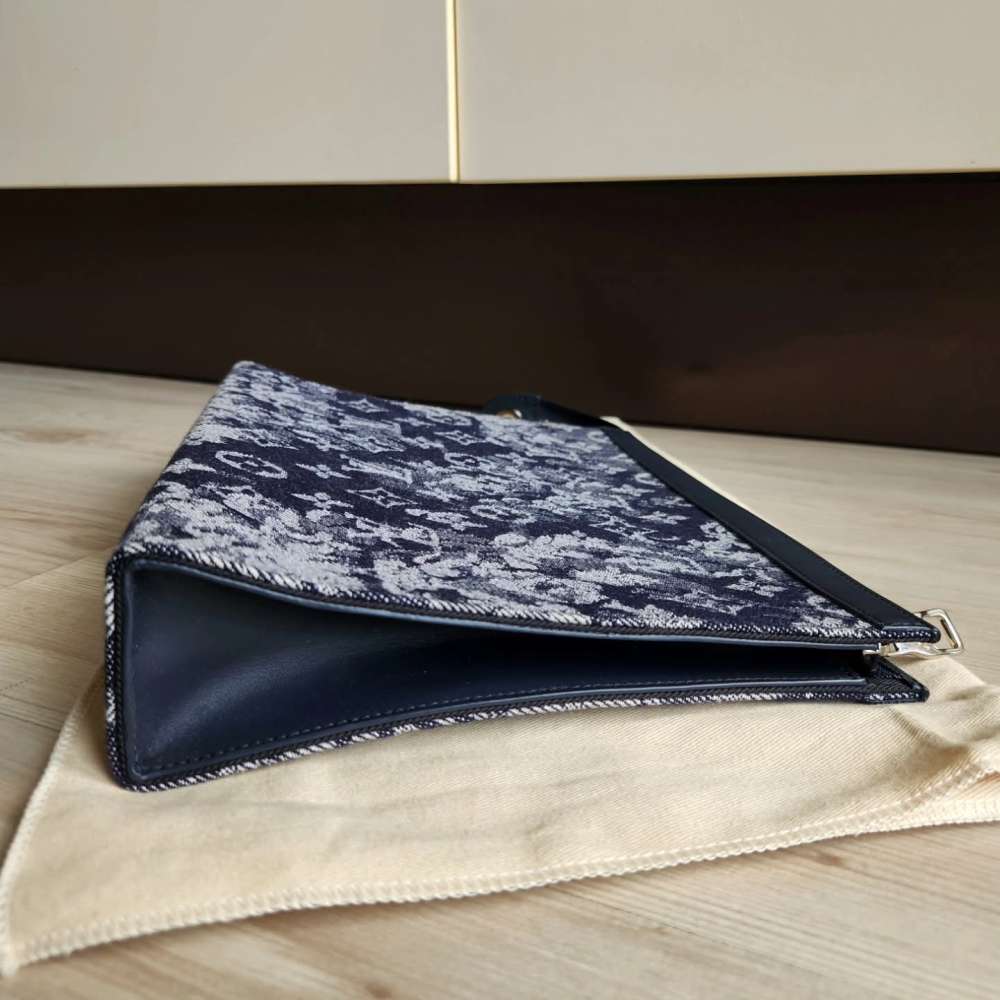 Louis Vuitton Pochette Voyage