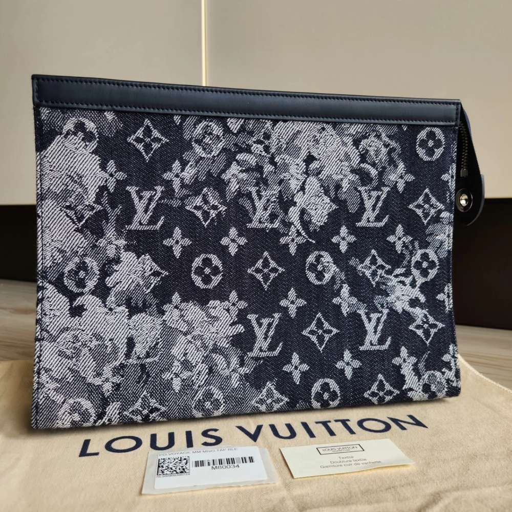 Louis Vuitton Pochette Voyage