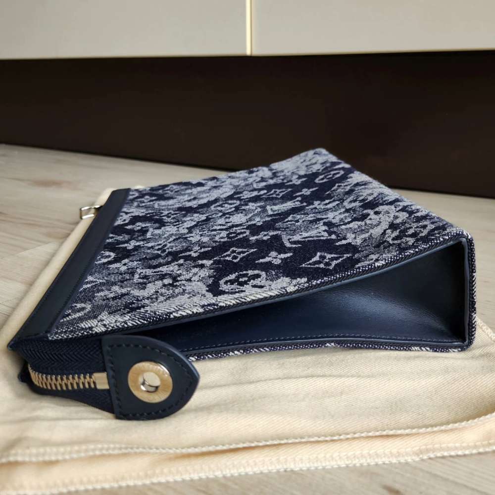 Louis Vuitton Pochette Voyage