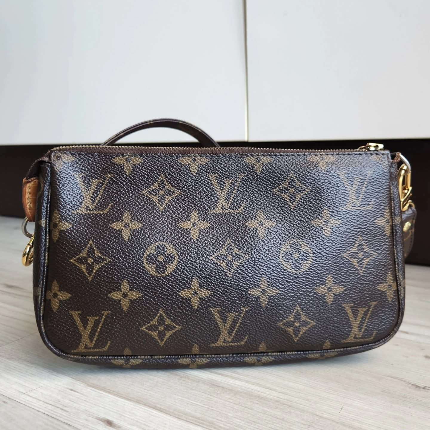 Louis Vuitron Pochette Accessiores