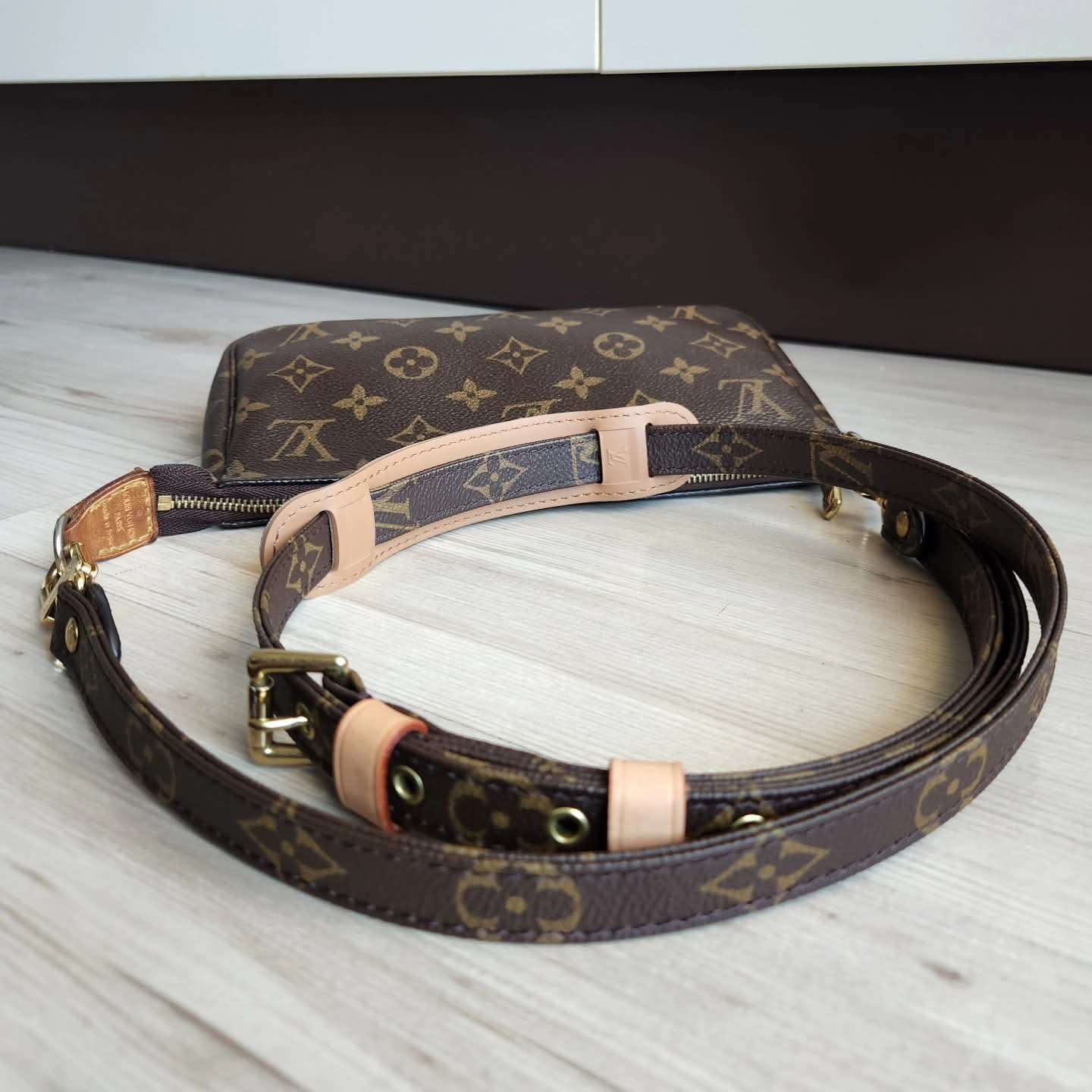 Louis Vuitron Pochette Accessiores
