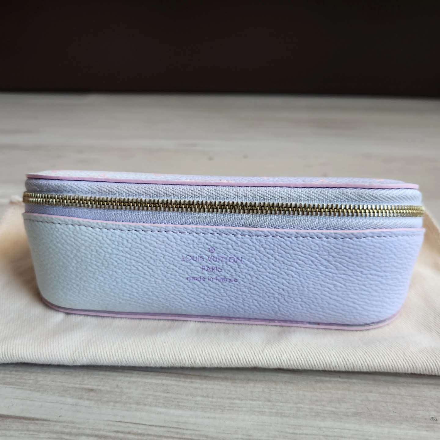 Louis Vuitton Pouzro na bryle