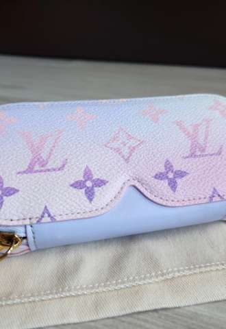 https://www.vipluxury.sk/Louis Vuitton Pouzro na bryle