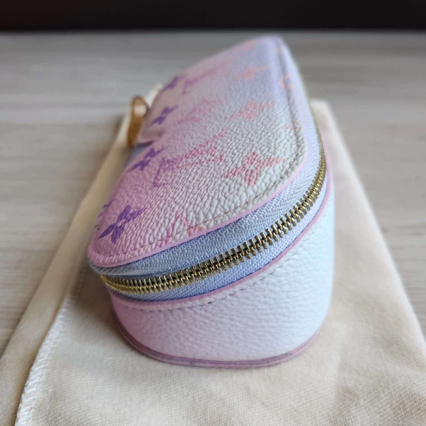 Louis Vuitton Pouzro na bryle