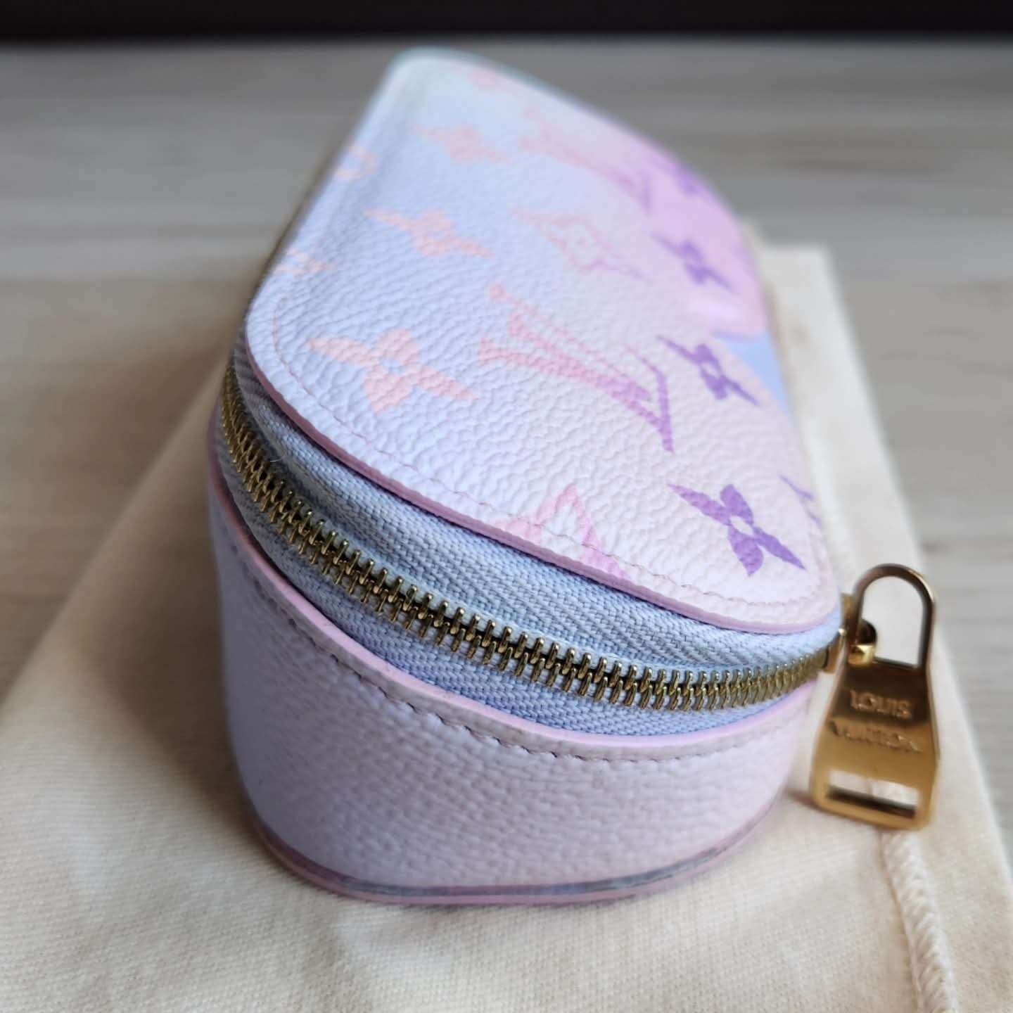 Louis Vuitton Pouzro na bryle