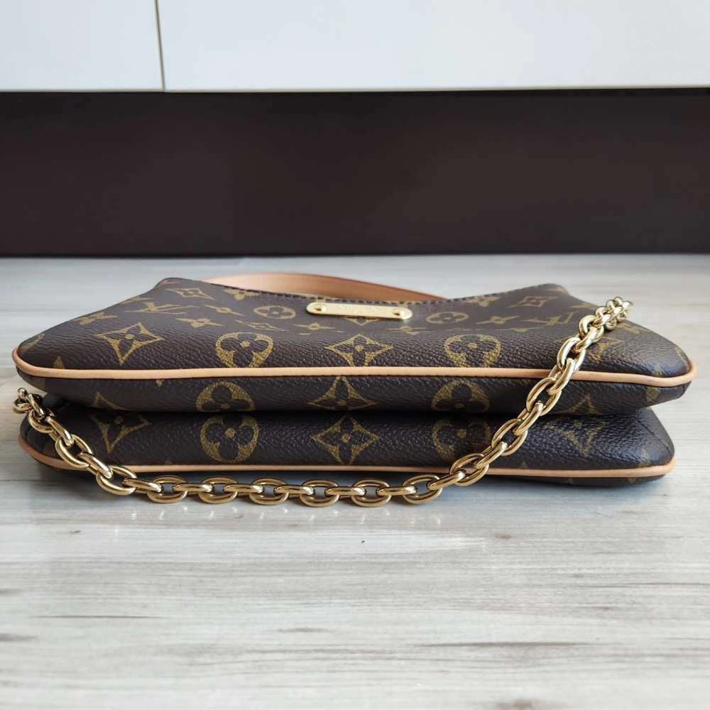Louis Vuitton Pochette Liv
