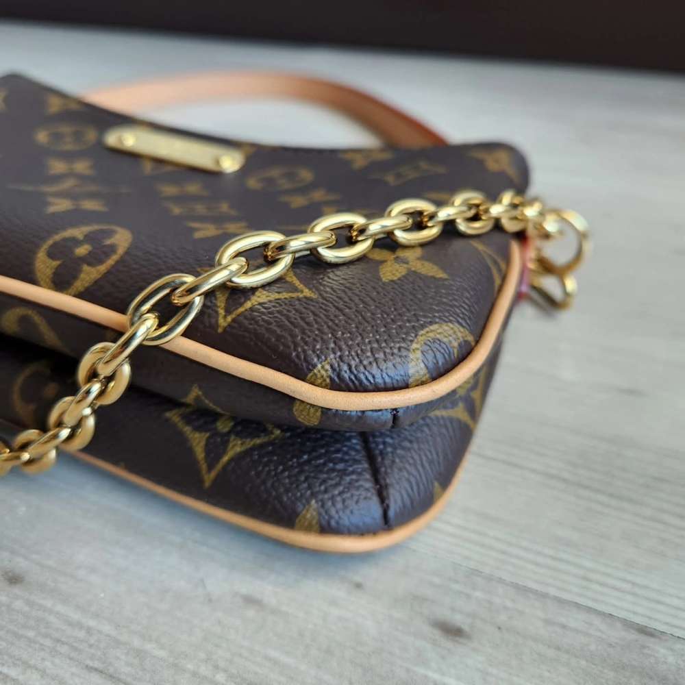Louis Vuitton Pochette Liv