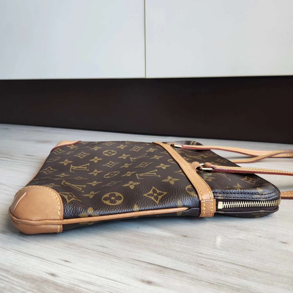 Louis Vuitton Coussin GM
