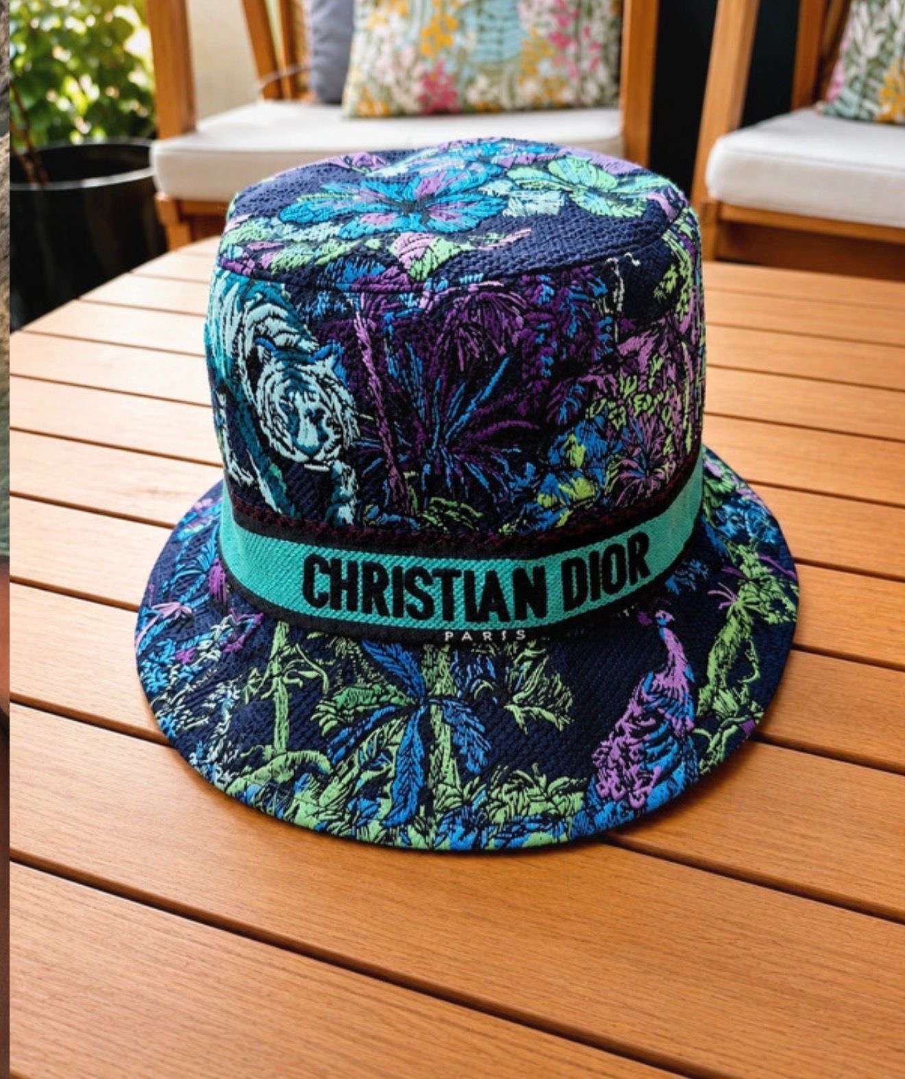 Dior klobuk