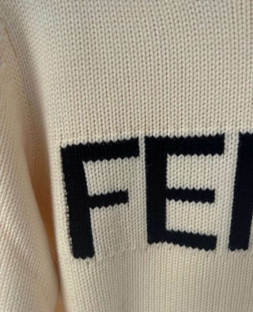 Fendi sveter
