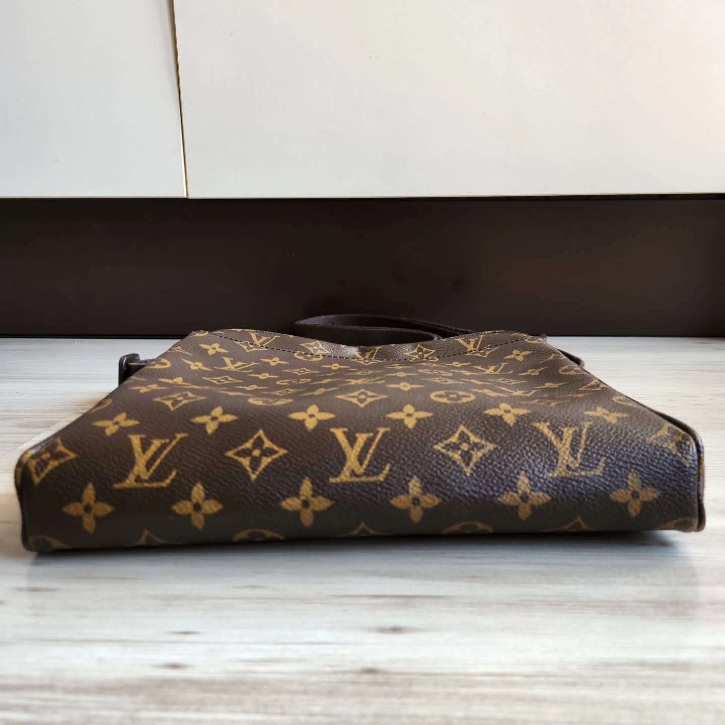 Louis Vuitton Beaubourg Trotteur