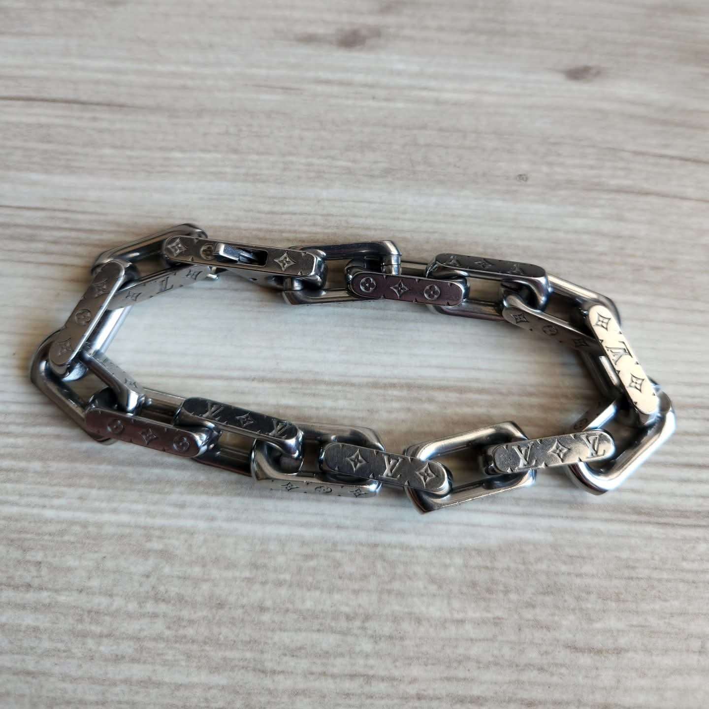 Louis Vuitton Naramek