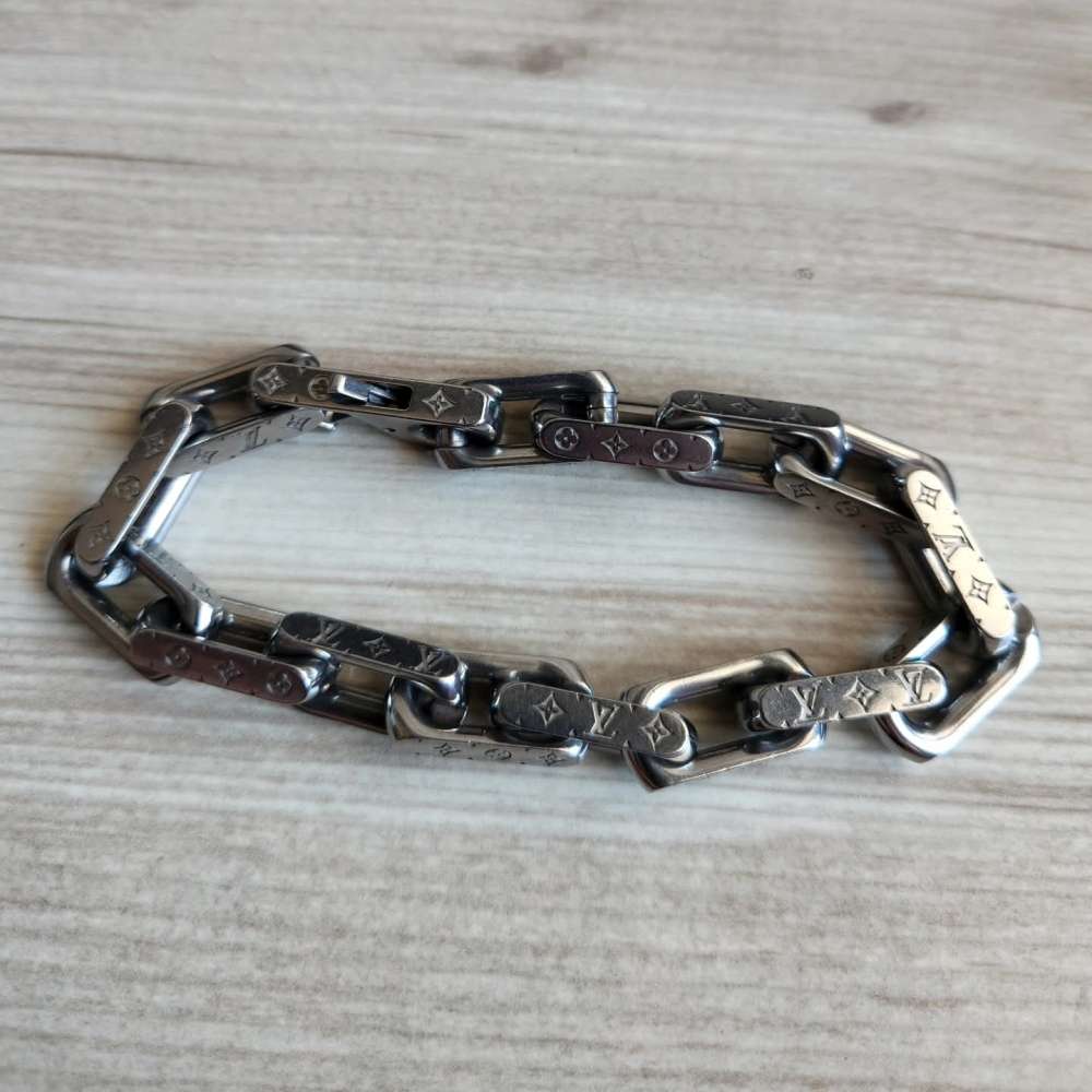 Louis Vuitton Naramek