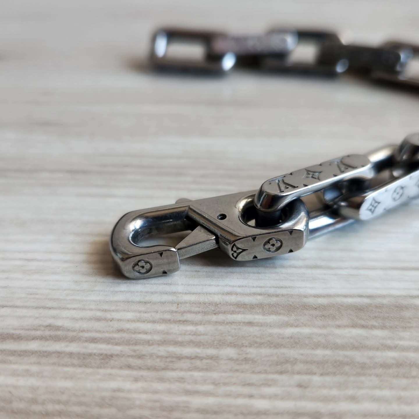 Louis Vuitton Naramek
