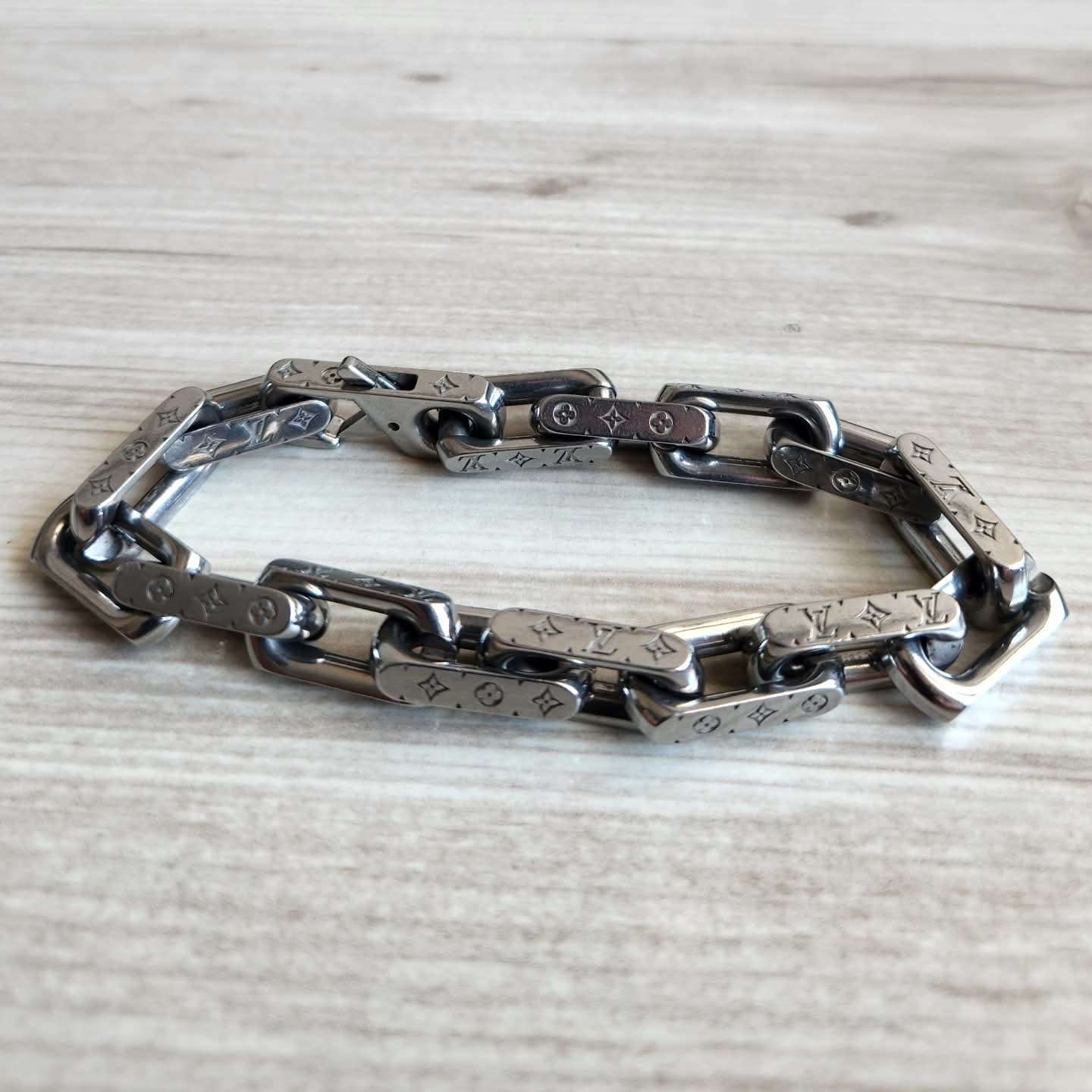 Louis Vuitton Naramek
