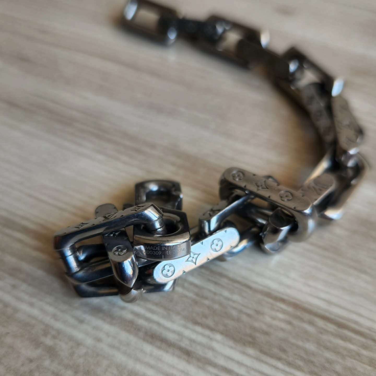 Louis Vuitton Naramek