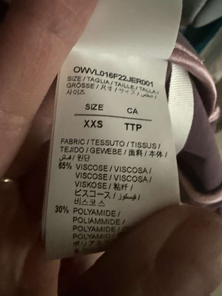 Krásna nova s visačkou bundicka